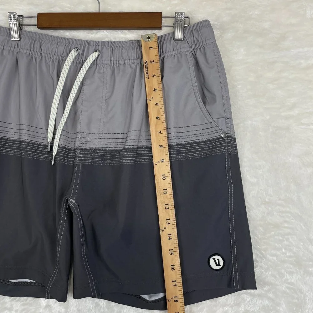 Vuori Athletic Shorts Mens 2XL Gray Lined Drawstrings Pockets
